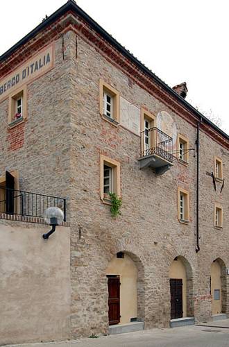 Cerretto Langhe Italia mega código de promoción booking.com