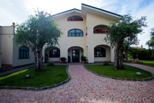 Baronissi Italy mega hotel