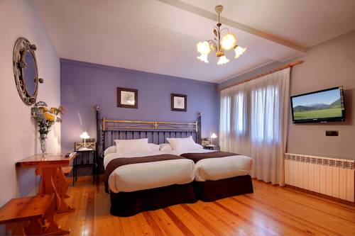 Plan Spain Booking.com Hotel