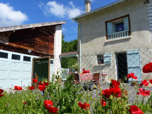 Les Cabannes France Booking.com Hotel