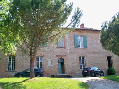 Issus France Booking.com Hotel