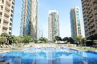 Dubai United Arab Emirates mega hotel
