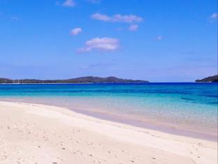 Yasawa Islands Fiji mega hotel