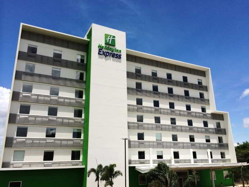 Managua Nicaragua mega hotel