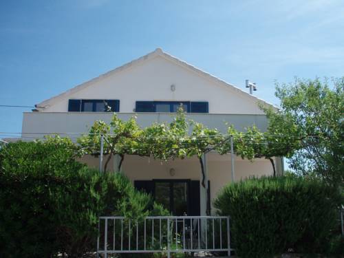 Primosten Croacia mega código de promoción booking.com