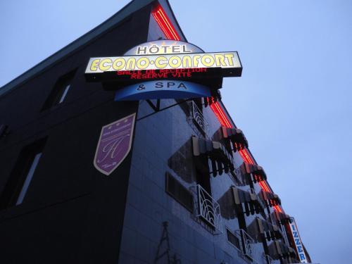Grand-Mere (QC) Canada mega hotel