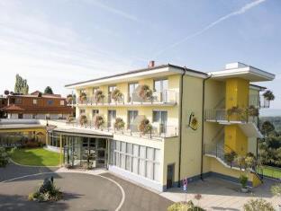 Lassnitzhohe Austria mega hotel