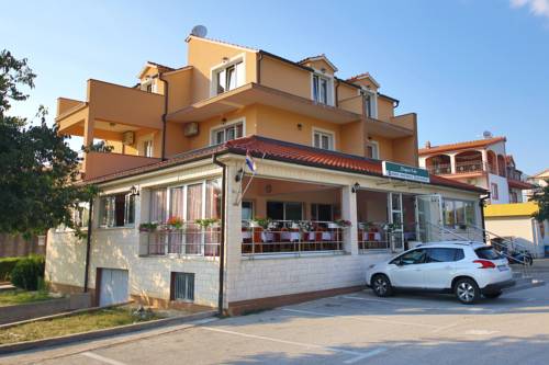 Lozovac Kroatien Mega Hotel Gutscheincode Booking.com